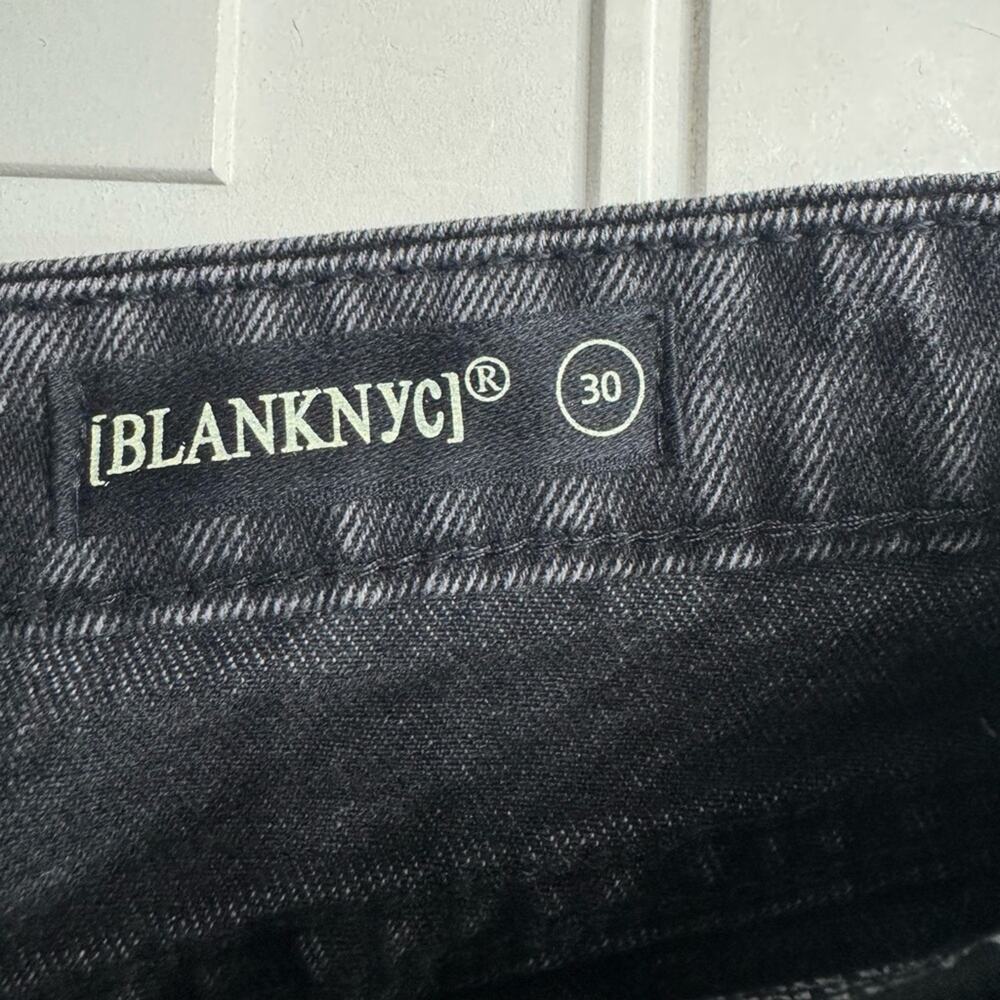 BlankNYC NWT Women Sz 30 Sabotage Frayed Faded Black Wash High-Rise Shorts Denim - Picture 2 of 6